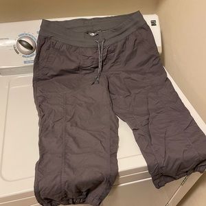 THE NORTH FACE Women's Aphrodite 2.0 Capri Pant, size 16, grey